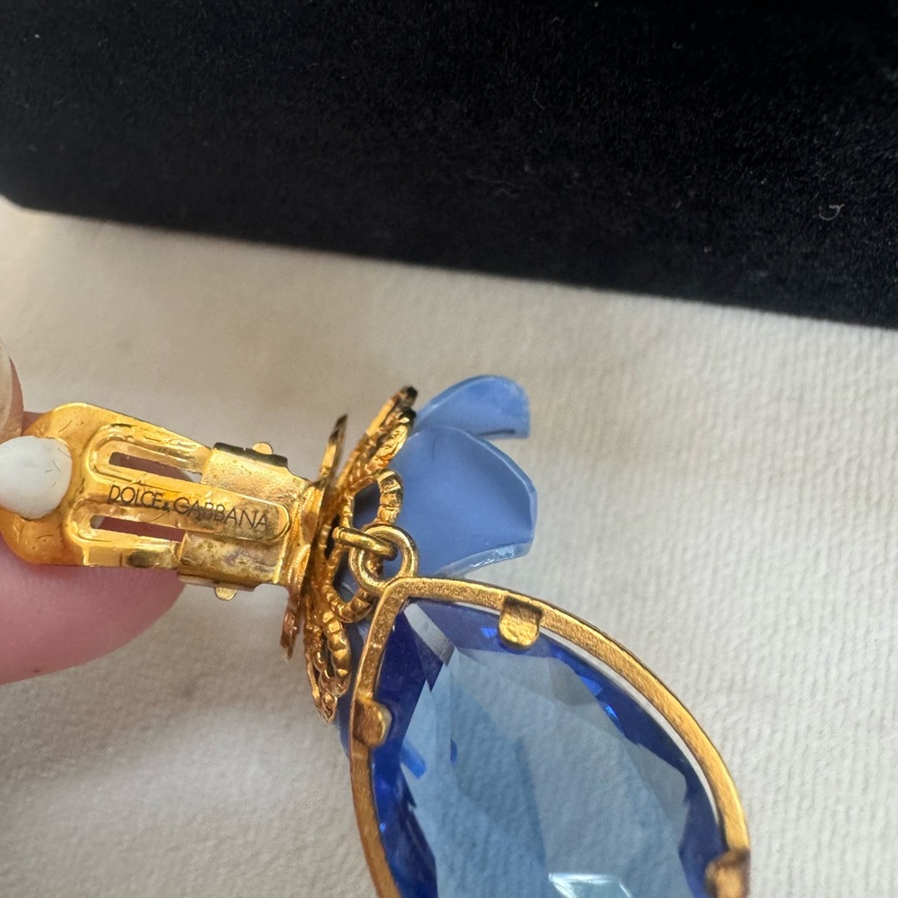 Dolce & Gabbana blue and gold earrings. - Picture 7 of 7